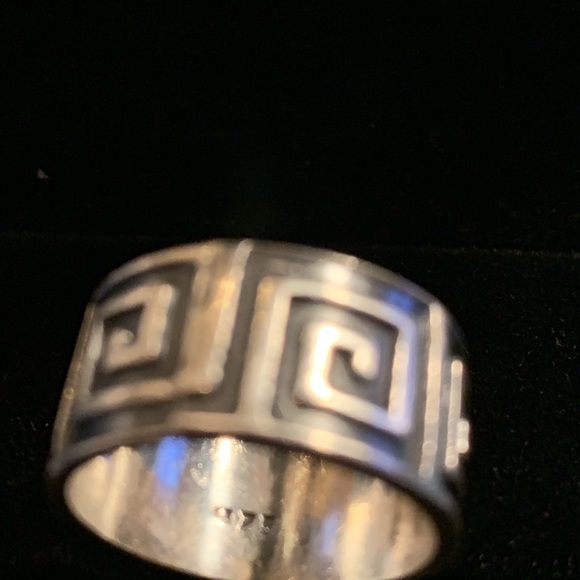 Sterling Silver ring - Picture 2 of 3